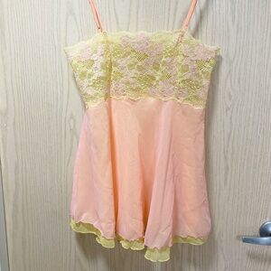 ***SOLD*****Victoria Secret Peach Lace Size M Women’s Slip Dress